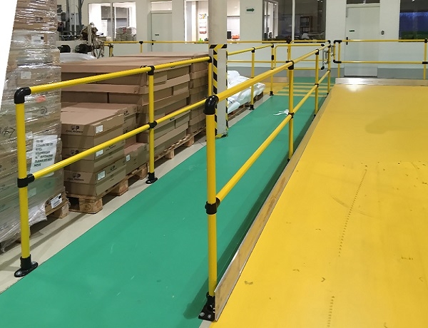 新百安免焊接組裝式工業(yè)安全護欄 工廠車間設備走道欄桿